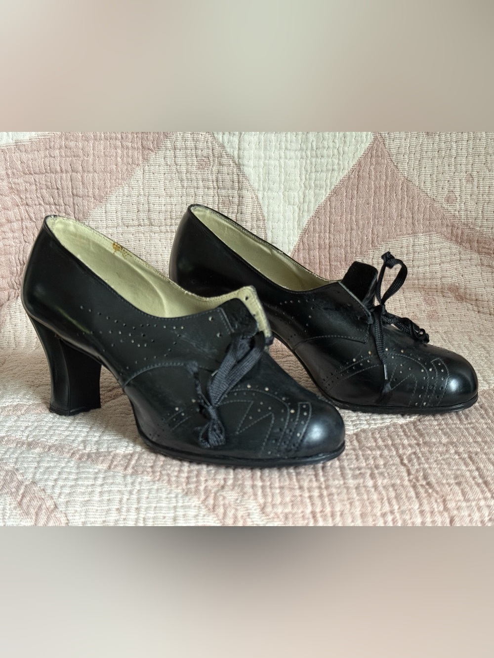 VINTAGE WOMEN’s 1940’S CLAUDETTE HEELED SHOES DECOR/DISPLAY